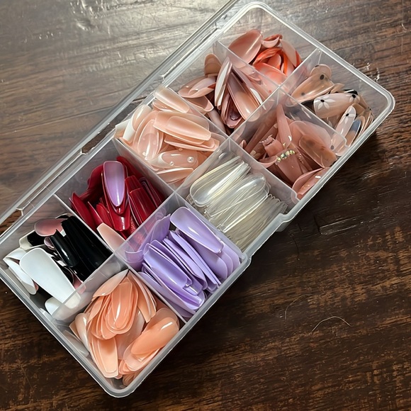 huge fake nail bundle with case - all different colors, sizes, patterns, lengths - Picture 2 of 13